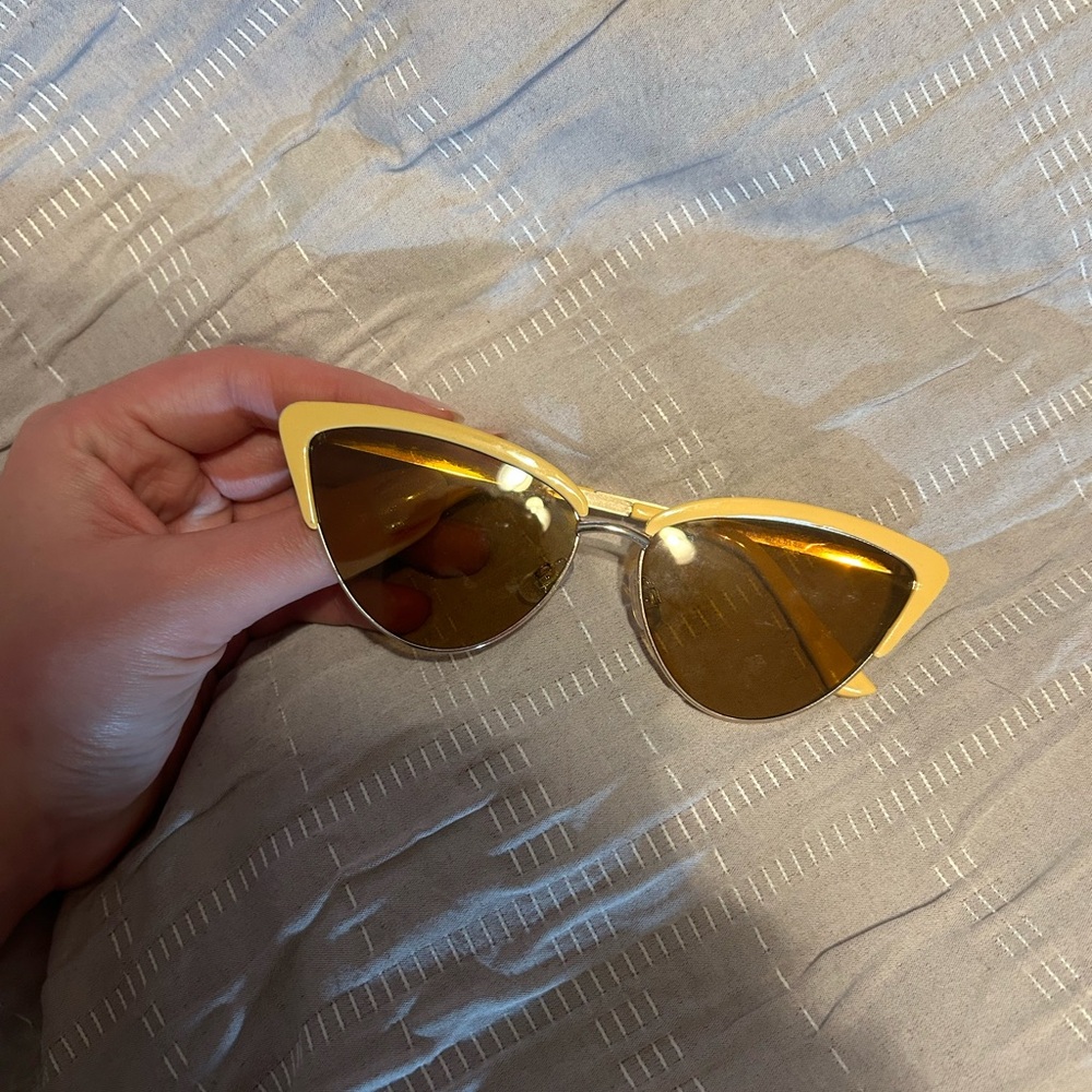Stylish Yellow Cat-Eye Sunglasses